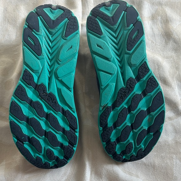 Hoka Clifton 8 Women's Athletic Shoes - Picture 4 of 8